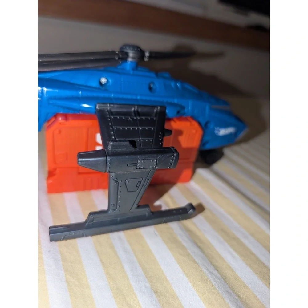 Hot Wheels Launch Into Action SUPER S.W.A.T. COPTER Vehicle Only by Mattel